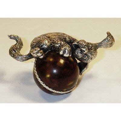 Сувенир "Щенок с мячом" из янтаря HD8-4c